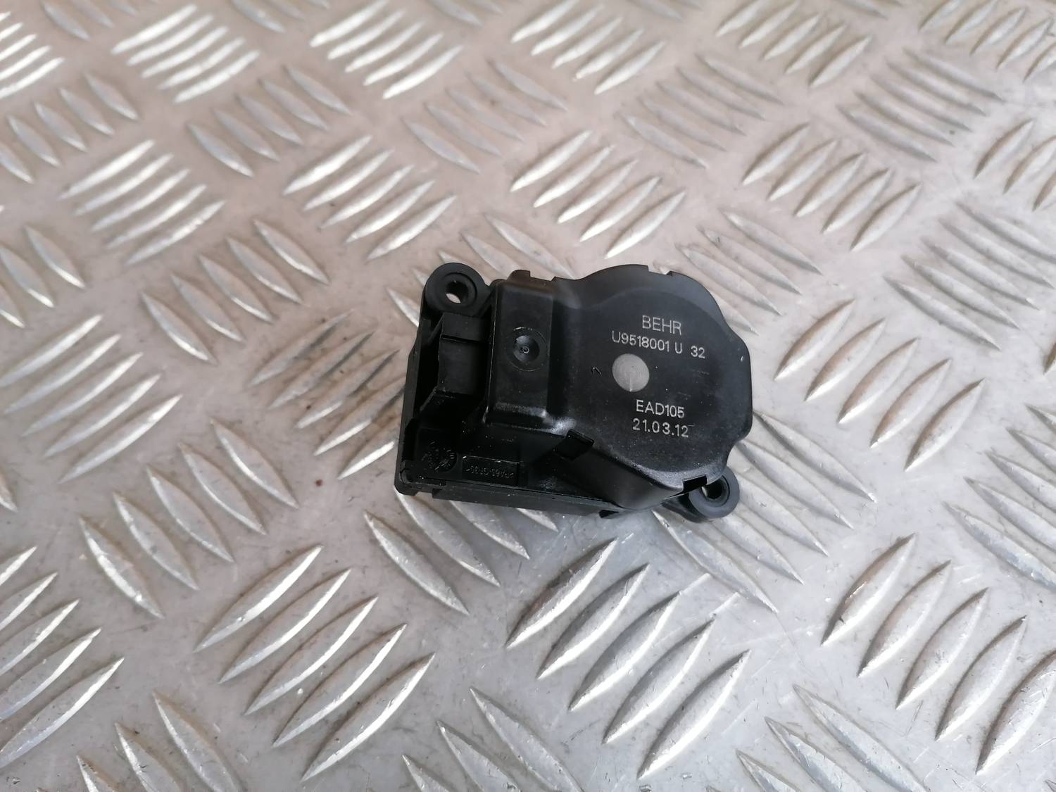 Apsildes sistēmas aktuators priekš OPEL ASTRA J 2012