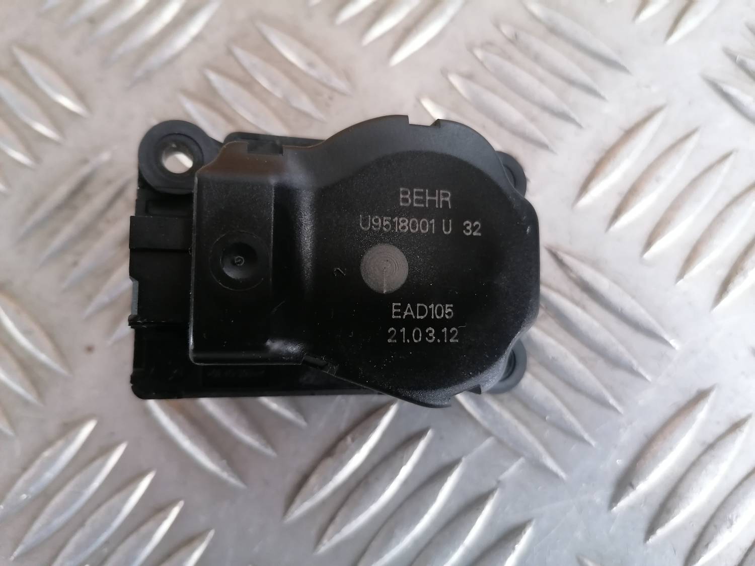 Apsildes sistēmas aktuators priekš OPEL ASTRA J 2012