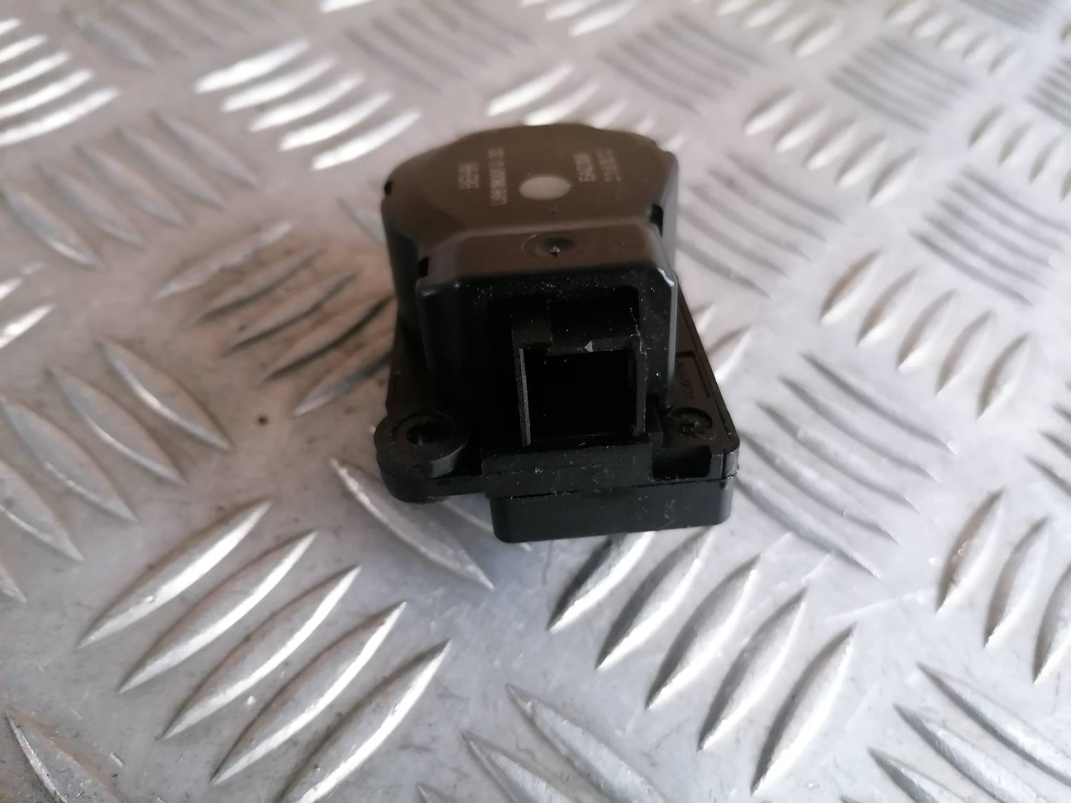 Apsildes sistēmas aktuators priekš OPEL ASTRA J 2012