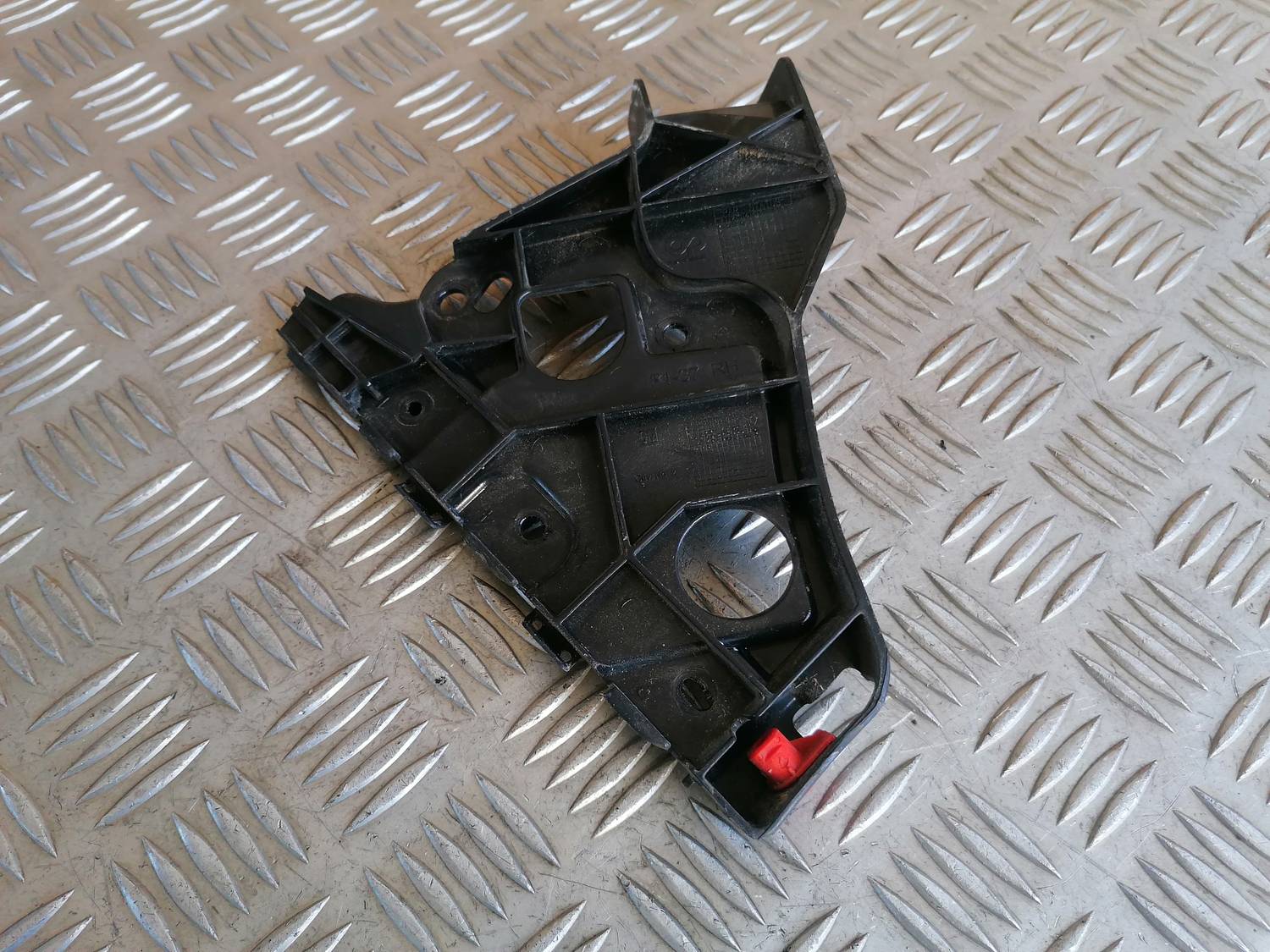 Priekšēja bufera kronšteins priekš OPEL ASTRA J 2012 2 Priekšēja bufera kronšteins priekš OPEL ASTRA J 2012