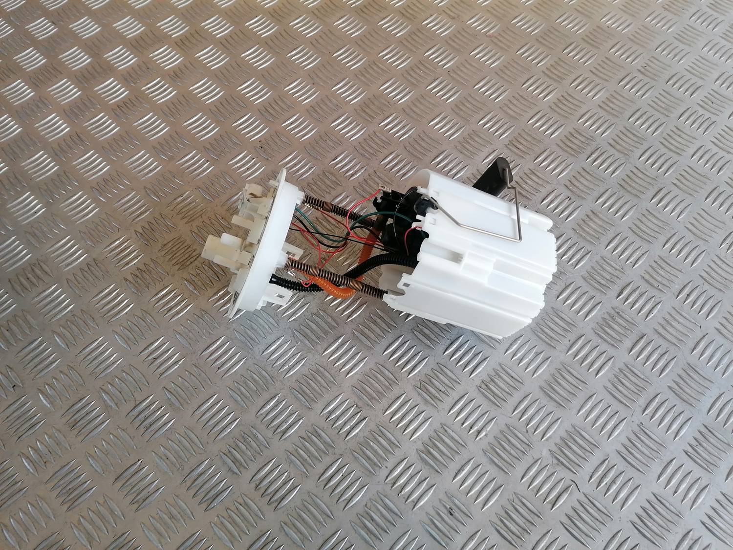 Degvielas tvertnes sūknis priekš OPEL ASTRA J 2012 2 Degvielas tvertnes sūknis priekš OPEL ASTRA J 2012