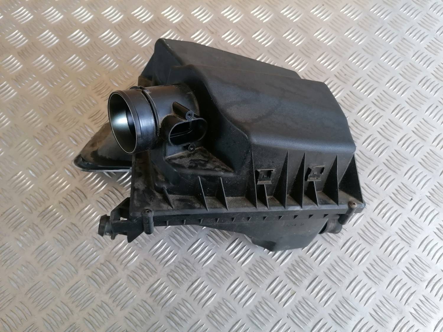 Gaisa filtra korpuss priekš OPEL ASTRA J 2012 2 Gaisa filtra korpuss priekš OPEL ASTRA J 2012