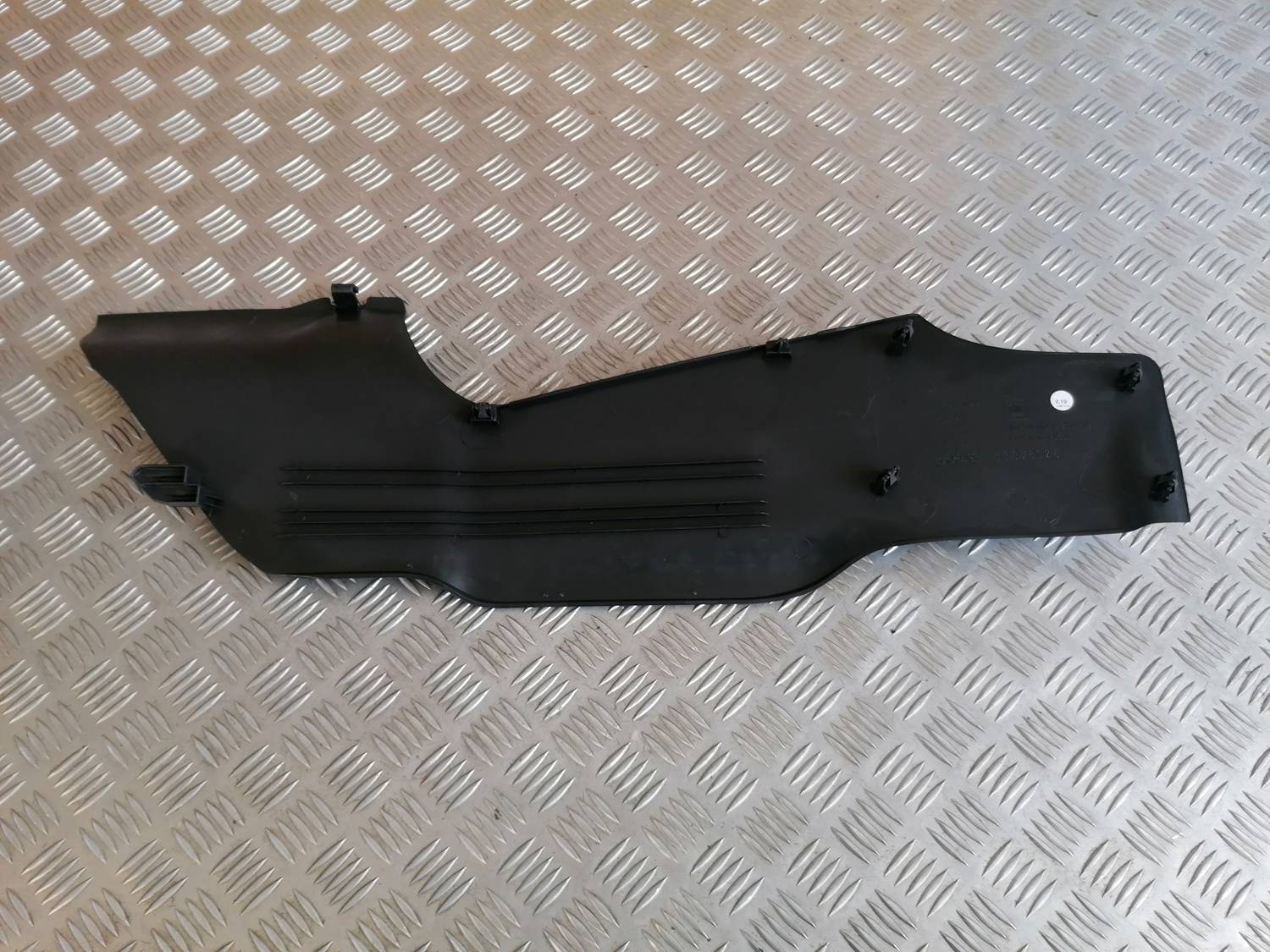 Centrālās konsoles (apdares) sānu panelis priekš OPEL ASTRA J 2012 2 Centrālās konsoles (apdares) sānu panelis priekš OPEL ASTRA J 2012