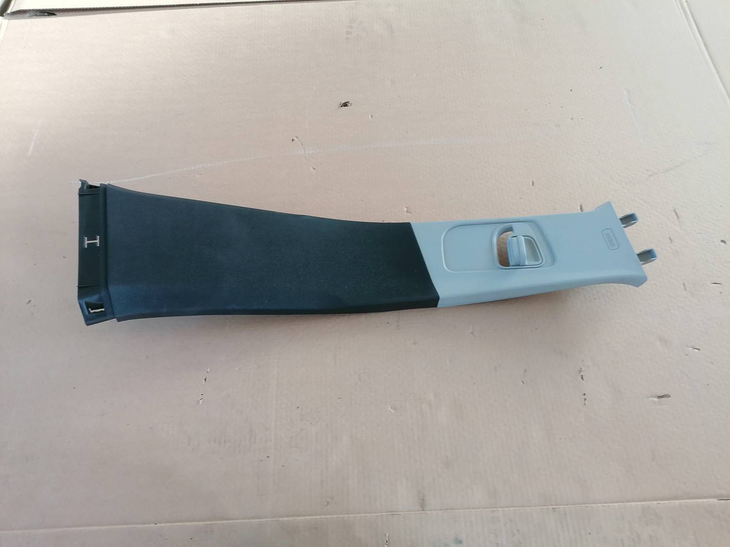 Vidējas salona statnes apdare priekš OPEL ASTRA J 2012 1 Vidējas salona statnes apdare priekš OPEL ASTRA J 2012