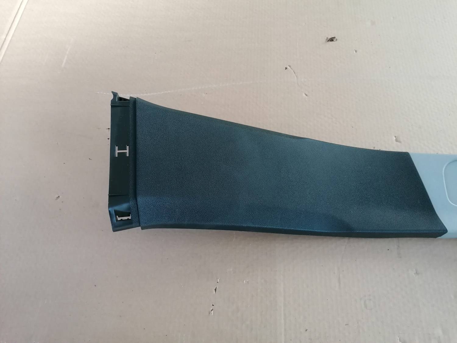 Vidējas salona statnes apdare priekš OPEL ASTRA J 2012 3 Vidējas salona statnes apdare priekš OPEL ASTRA J 2012