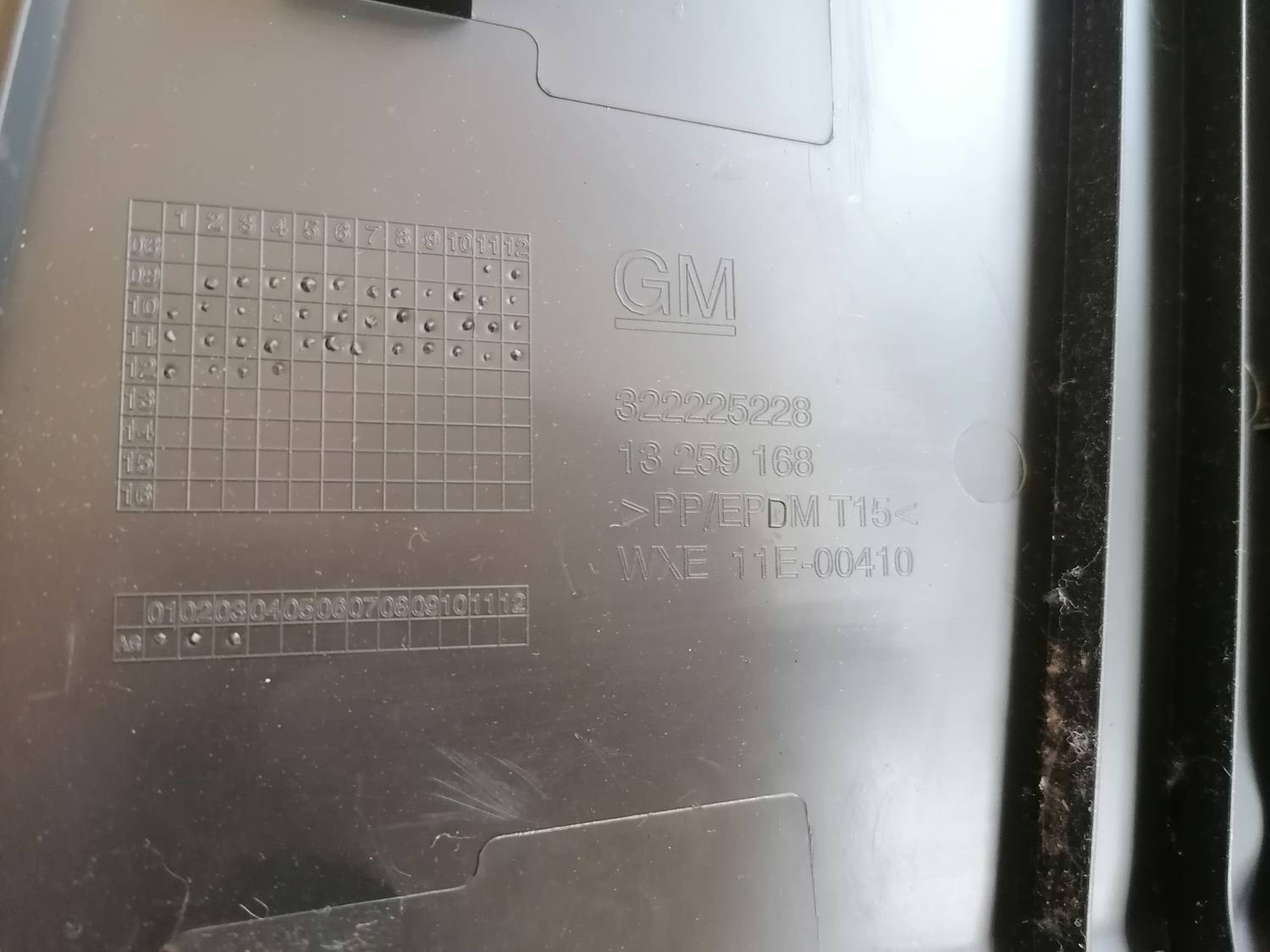 Vidējas salona statnes apdare priekš OPEL ASTRA J 2012 5 Vidējas salona statnes apdare priekš OPEL ASTRA J 2012