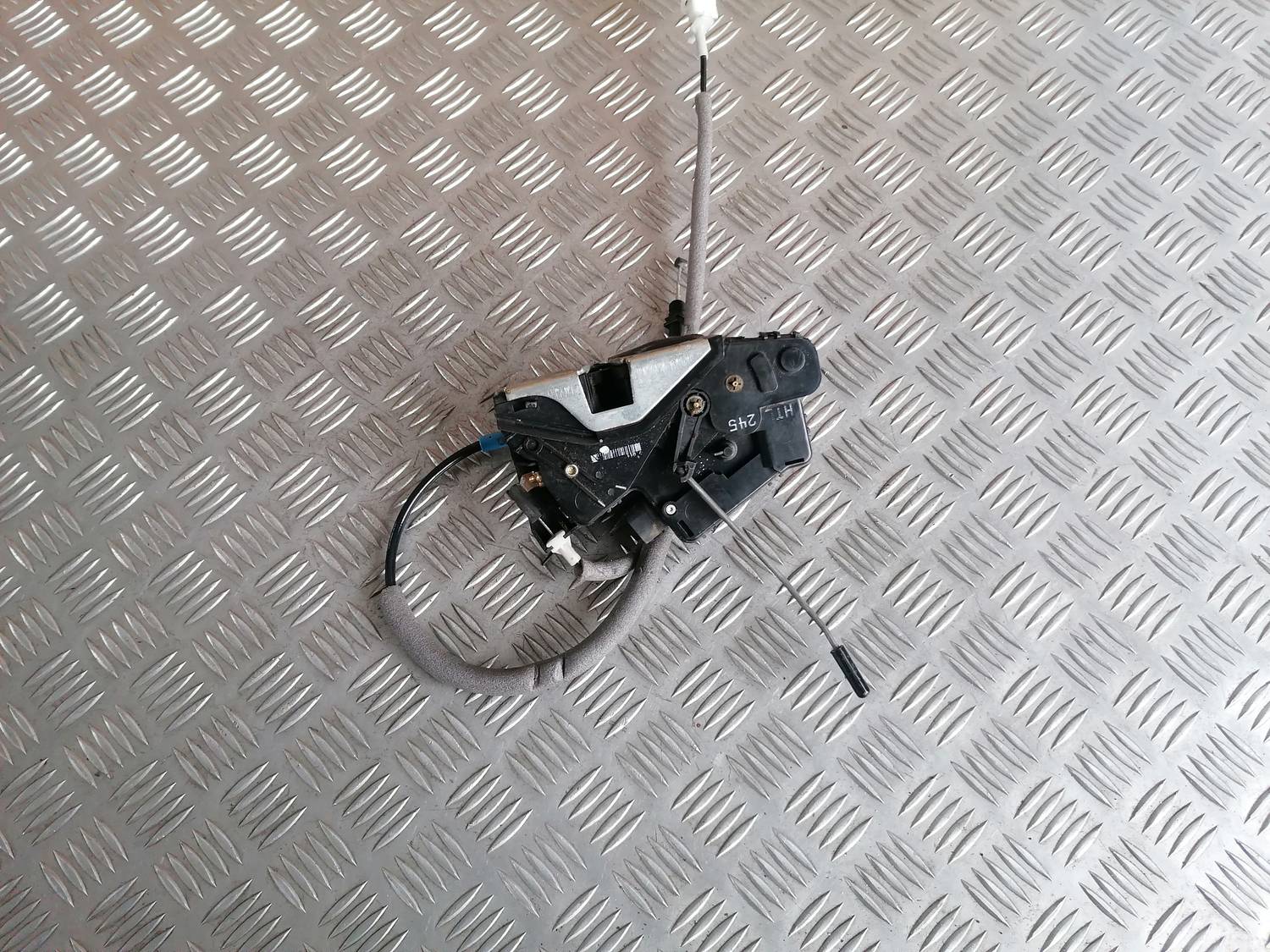 Aizmugurējo kreiso durvju slēdzene priekš BMW 318D E46 2002 SEDAN