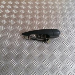 Priekšējāis labais durvju rokturis priekš BMW 318D E46 2002 SEDAN