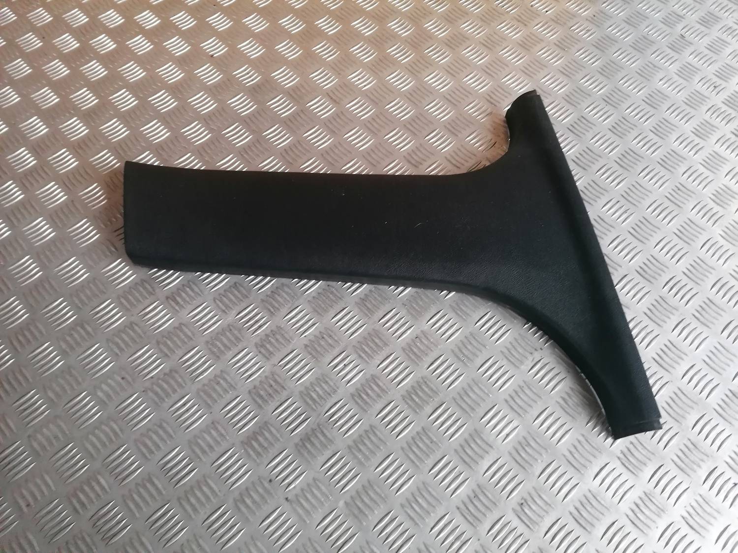 Vidējas salona statnes apdare priekš BMW 318D E46 2002 SEDAN