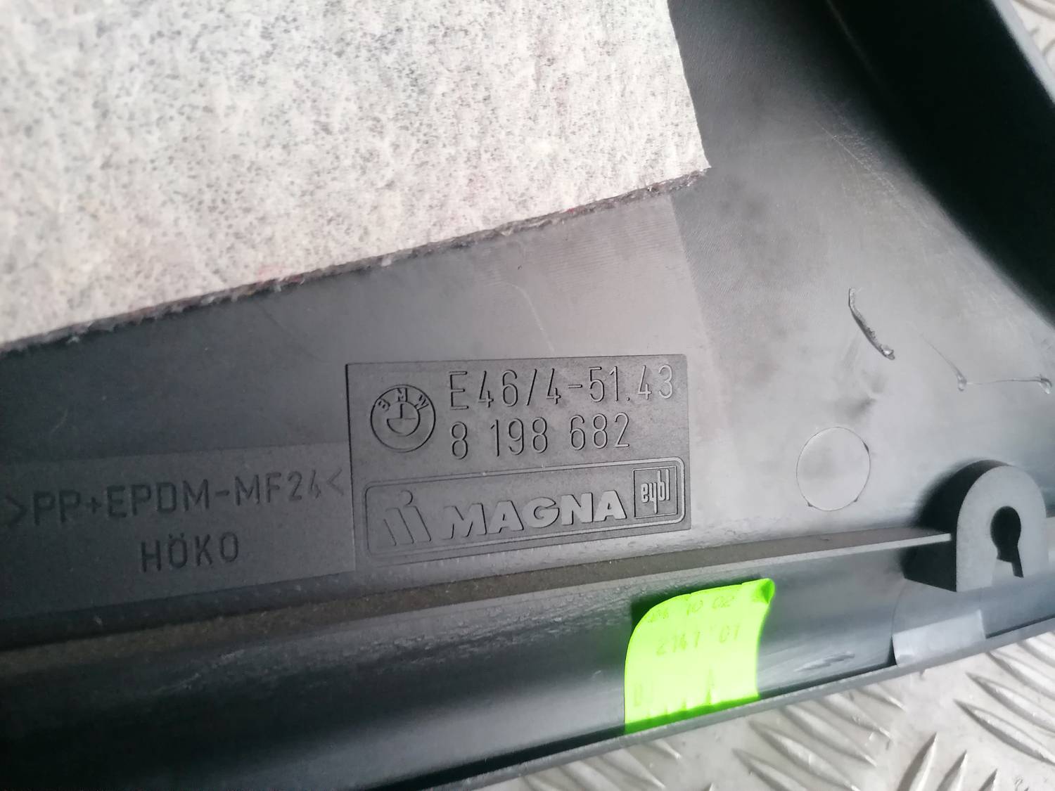 Vidējas salona statnes apdare priekš BMW 318D E46 2002 SEDAN