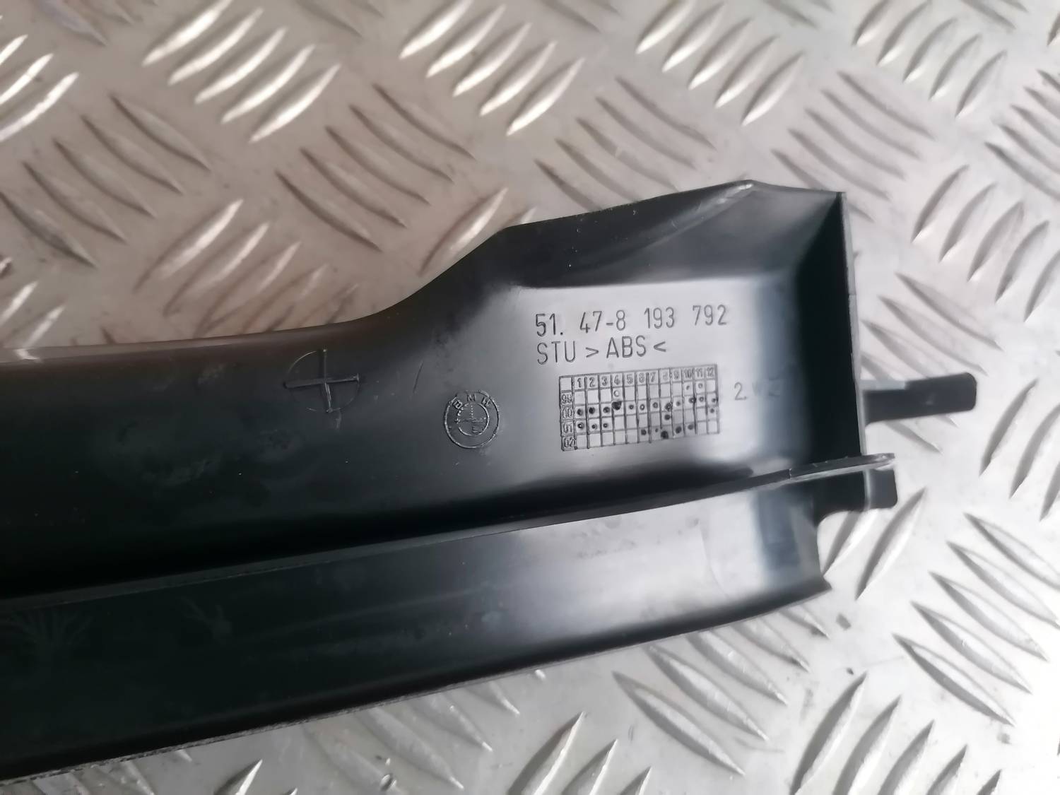 Sliekšņa aizmugurēja laba uzlika (salonā) priekš BMW 318D E46 2002 SEDAN 4 Sliekšņa aizmugurēja laba uzlika (salonā) priekš BMW 318D E46 2002 SEDAN