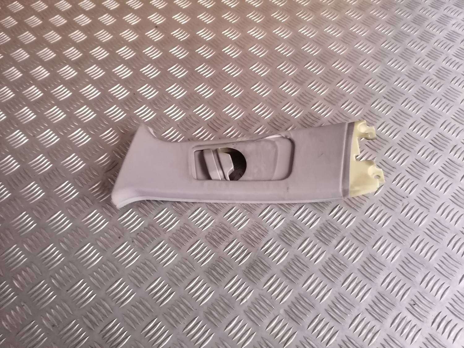 Vidējas salona statnes apdare priekš BMW 318D E46 2002 SEDAN