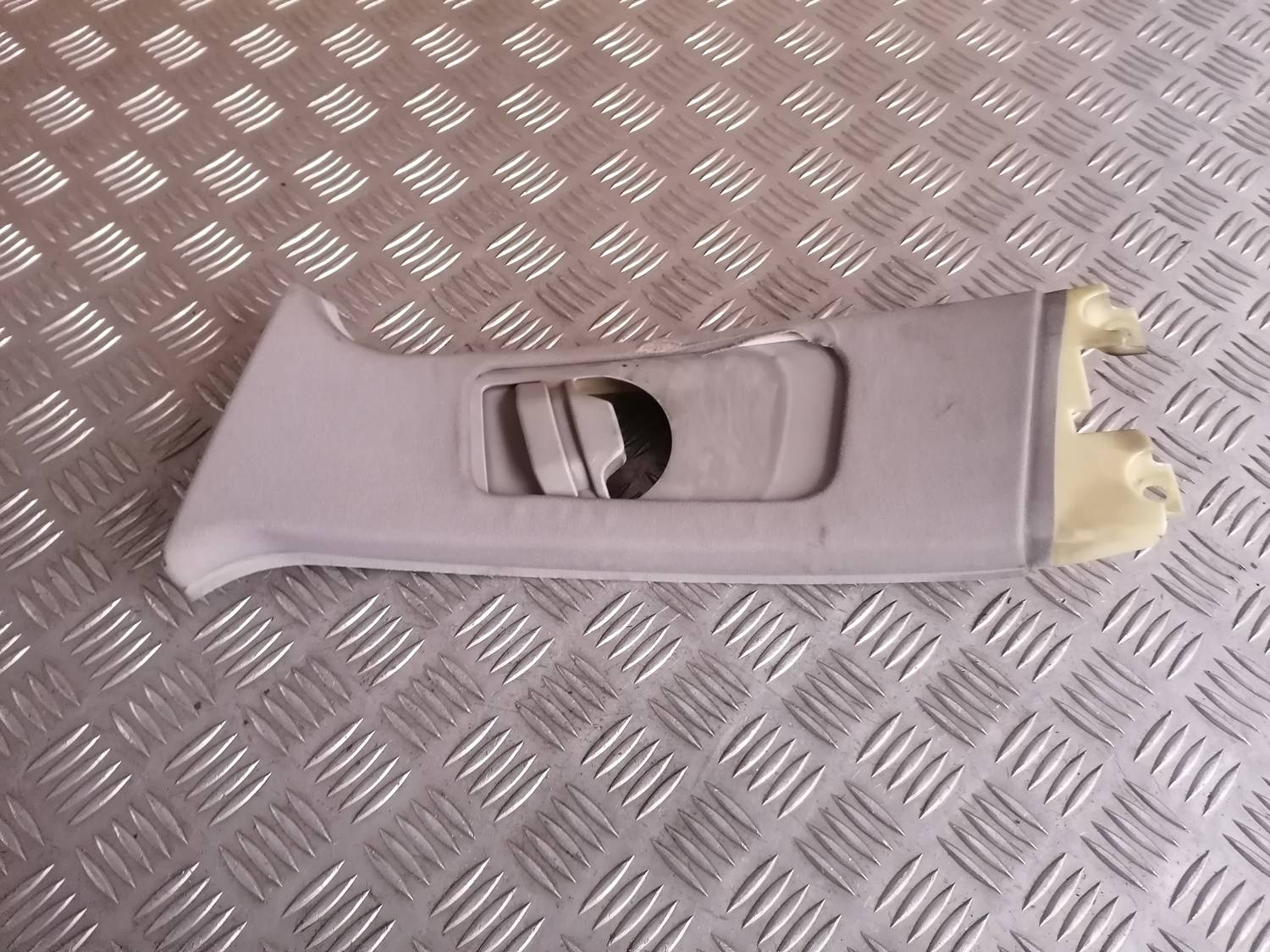 Vidējas salona statnes apdare priekš BMW 318D E46 2002 SEDAN