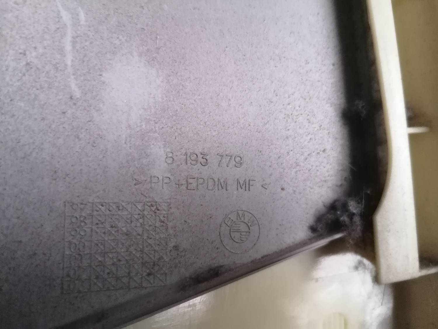 Vidējas salona statnes apdare priekš BMW 318D E46 2002 SEDAN