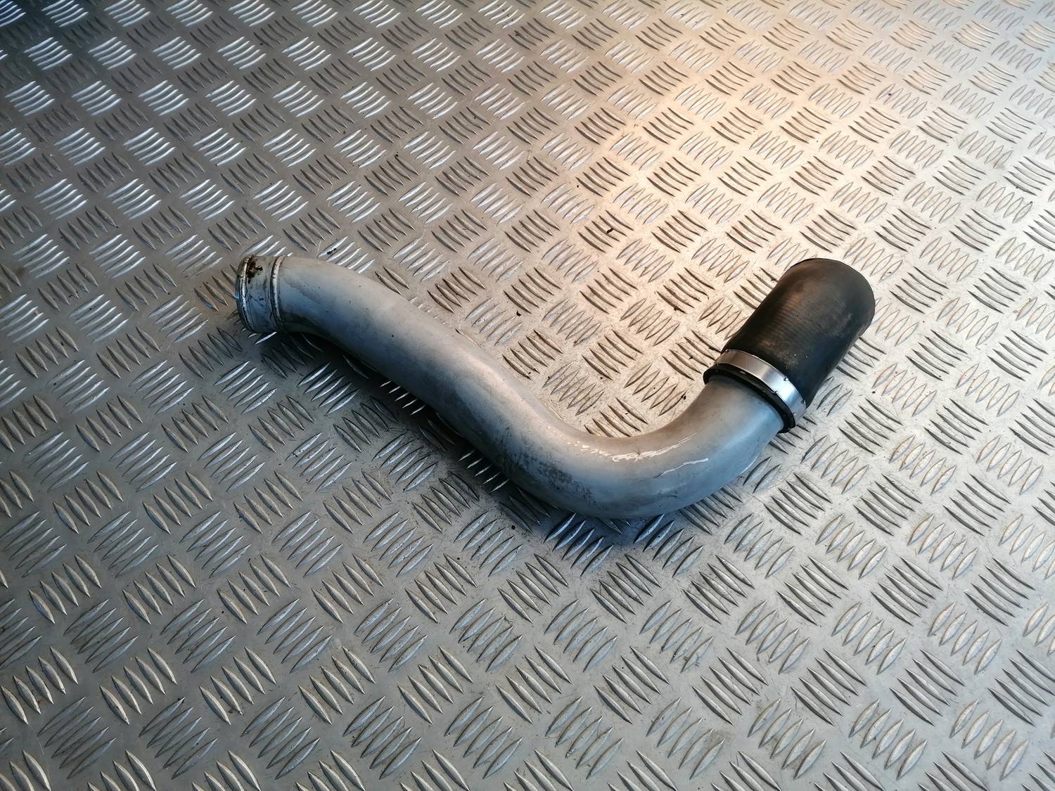 Interkulera caurule priekš BMW 318D E46 2002 SEDAN 1 Interkulera caurule priekš BMW 318D E46 2002 SEDAN