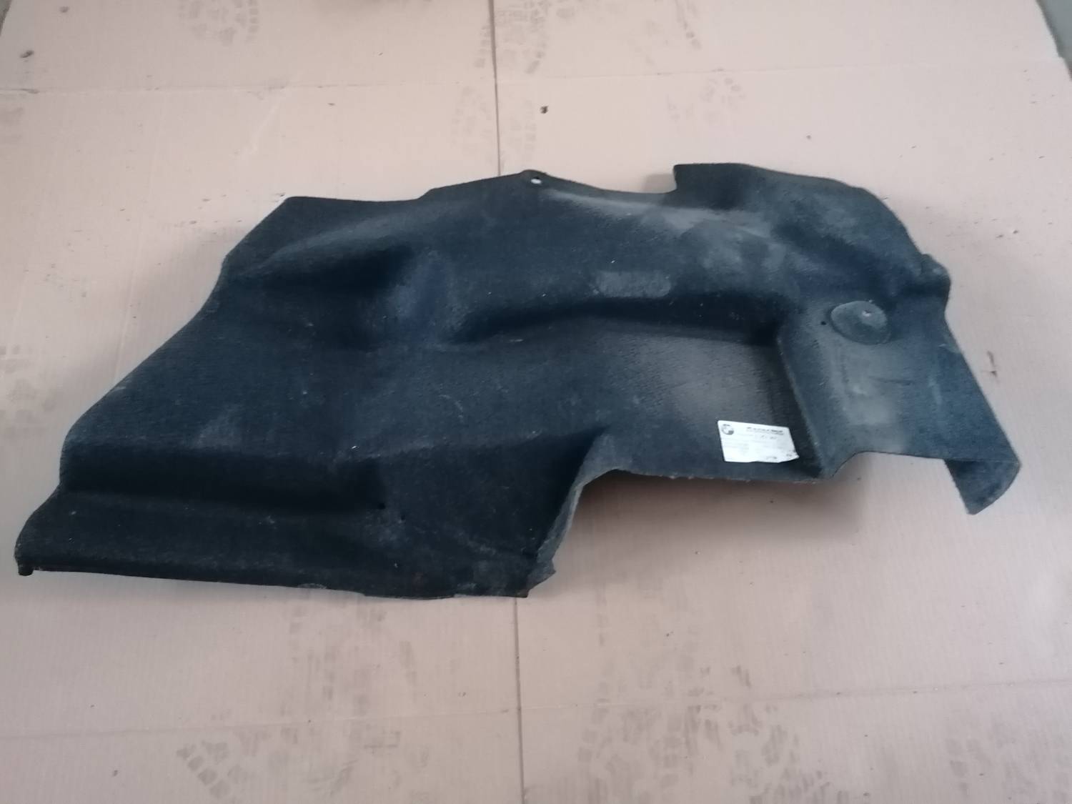 Bagāžnieka nodalījuma sānu apdare priekš BMW 318D E46 2002 SEDAN