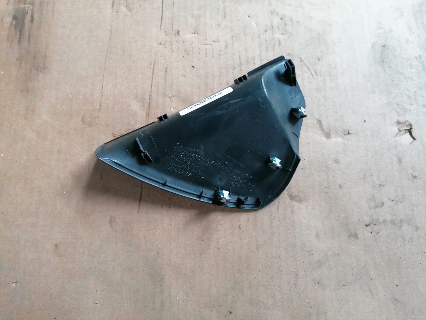 Mērinstrumentu paneļa sānu apdare priekš MERCEDES BENZ ML280 2008 OBSIDIAN BLACK 3 Mērinstrumentu paneļa sānu apdare priekš MERCEDES BENZ ML280 2008 OBSIDIAN BLACK