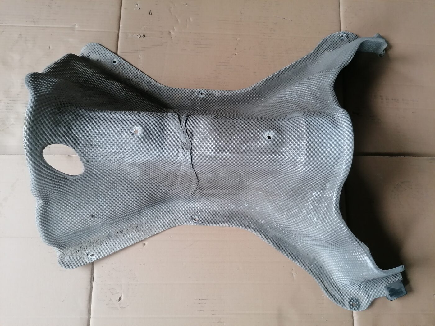 Izpūtēja sistēmas karstuma aizsargs priekš MERCEDES BENZ ML280 2008 OBSIDIAN BLACK 5 Izpūtēja sistēmas karstuma aizsargs priekš MERCEDES BENZ ML280 2008 OBSIDIAN BLACK