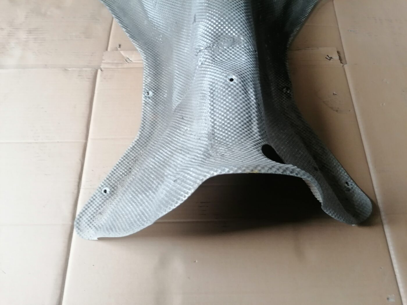 Izpūtēja sistēmas karstuma aizsargs priekš MERCEDES BENZ ML280 2008 OBSIDIAN BLACK 6 Izpūtēja sistēmas karstuma aizsargs priekš MERCEDES BENZ ML280 2008 OBSIDIAN BLACK