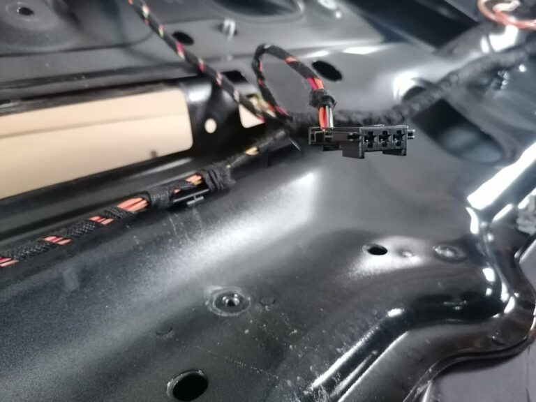 Bagāžnieka vāks priekš MERCEDES BENZ ML280 2008 OBSIDIAN BLACK 4 Bagāžnieka vāks priekš MERCEDES BENZ ML280 2008 OBSIDIAN BLACK