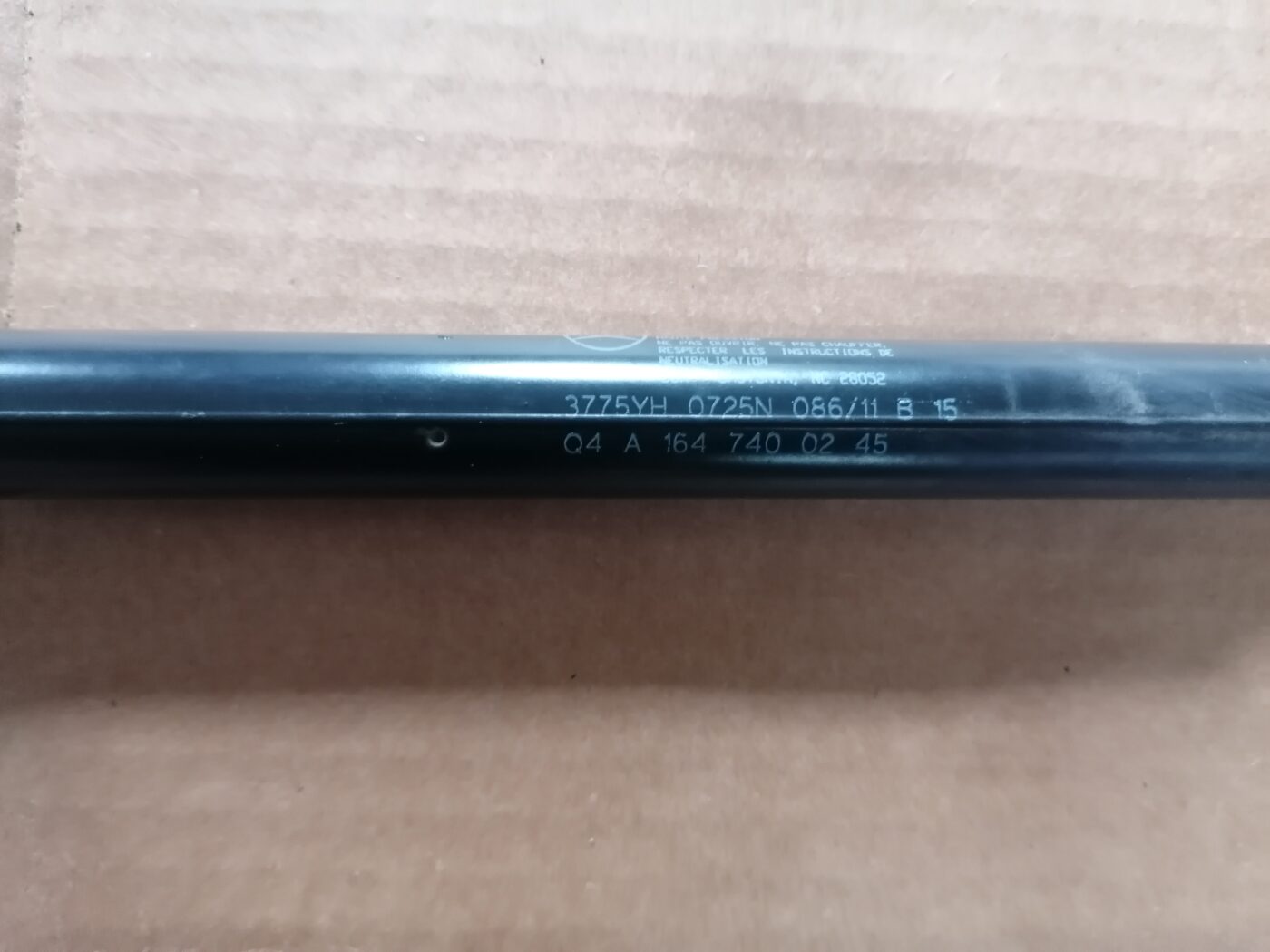 Bagažnieka vāka amortizators priekš MERCEDES BENZ ML280 2008 OBSIDIAN BLACK 4 Bagažnieka vāka amortizators priekš MERCEDES BENZ ML280 2008 OBSIDIAN BLACK