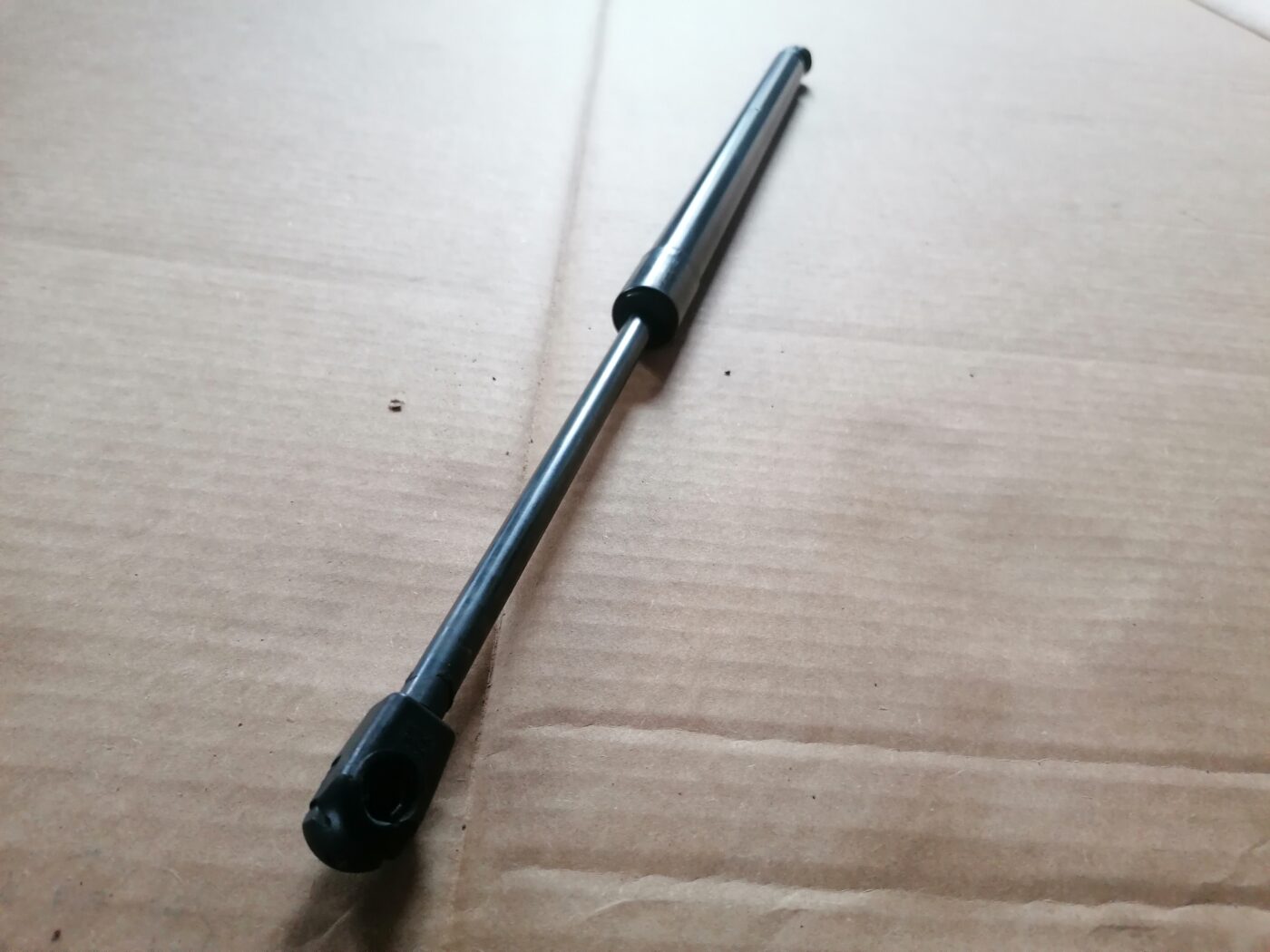 Bagažnieka vāka amortizators priekš MERCEDES BENZ ML280 2008 OBSIDIAN BLACK 3 Bagažnieka vāka amortizators priekš MERCEDES BENZ ML280 2008 OBSIDIAN BLACK