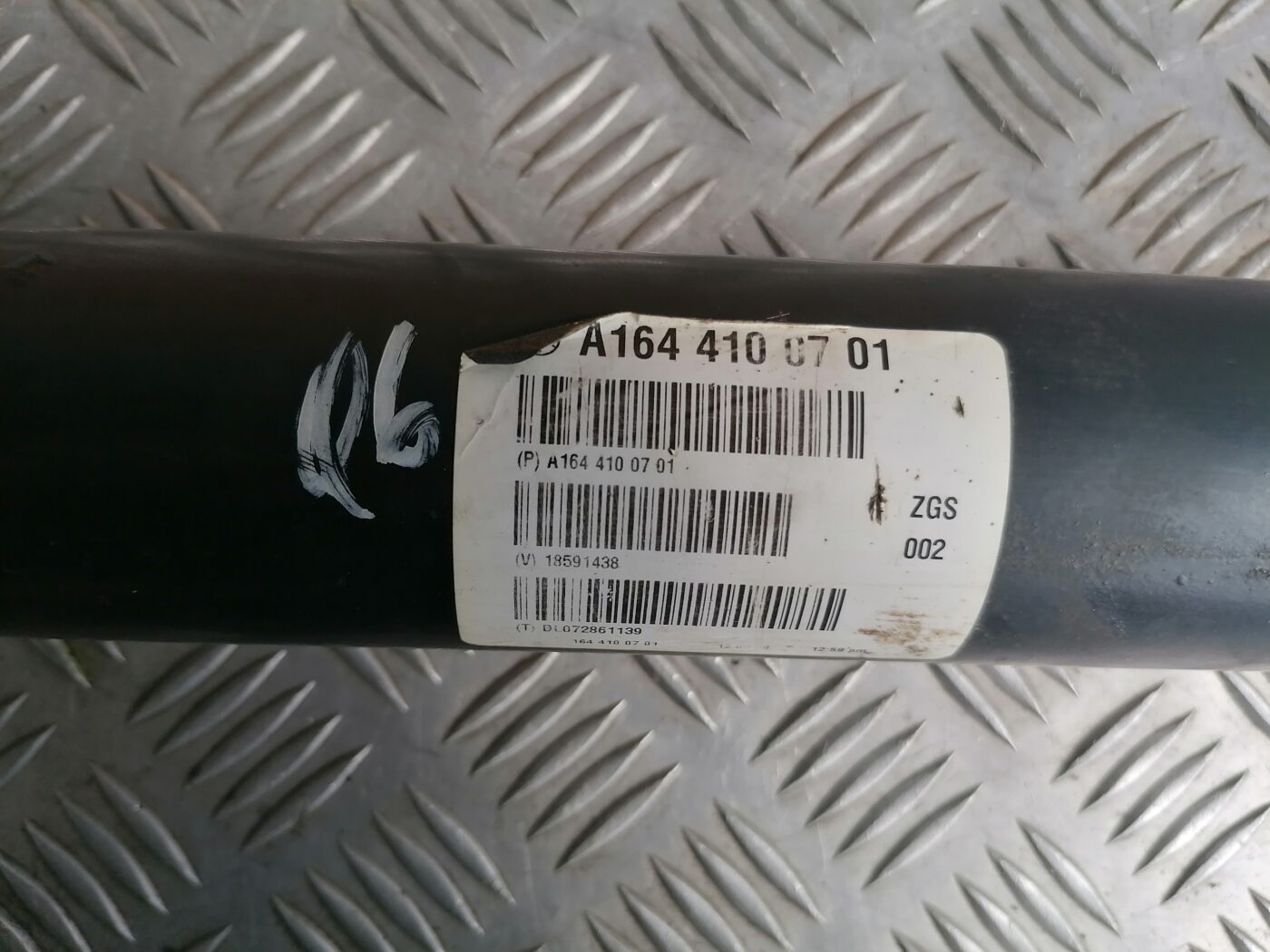 Kardāna daļa priekš MERCEDES BENZ ML280 2008 OBSIDIAN BLACK 7 Kardāna daļa priekš MERCEDES BENZ ML280 2008 OBSIDIAN BLACK