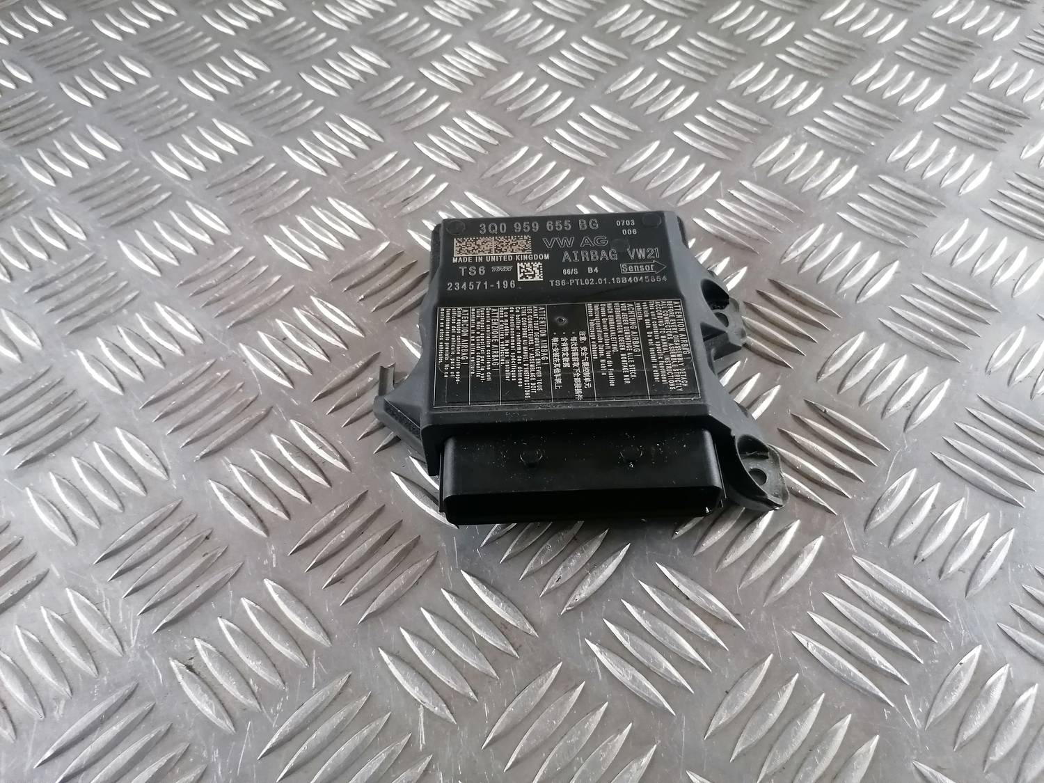 Drošības spilvena vadības bloks priekš VW CRAFTER 2018 3 Drošības spilvena vadības bloks priekš VW CRAFTER 2018