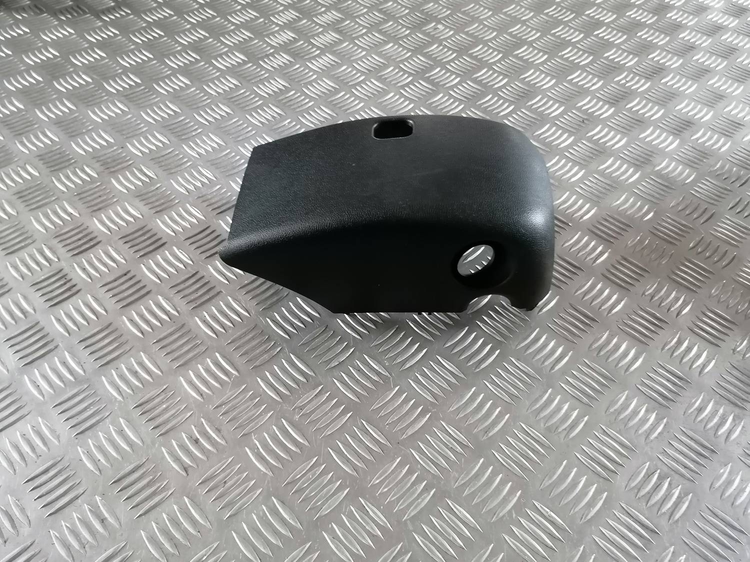 Stūres statnes putekļu aizsargs (salonā) priekš VW CRAFTER 2018 1 Stūres statnes putekļu aizsargs (salonā) priekš VW CRAFTER 2018