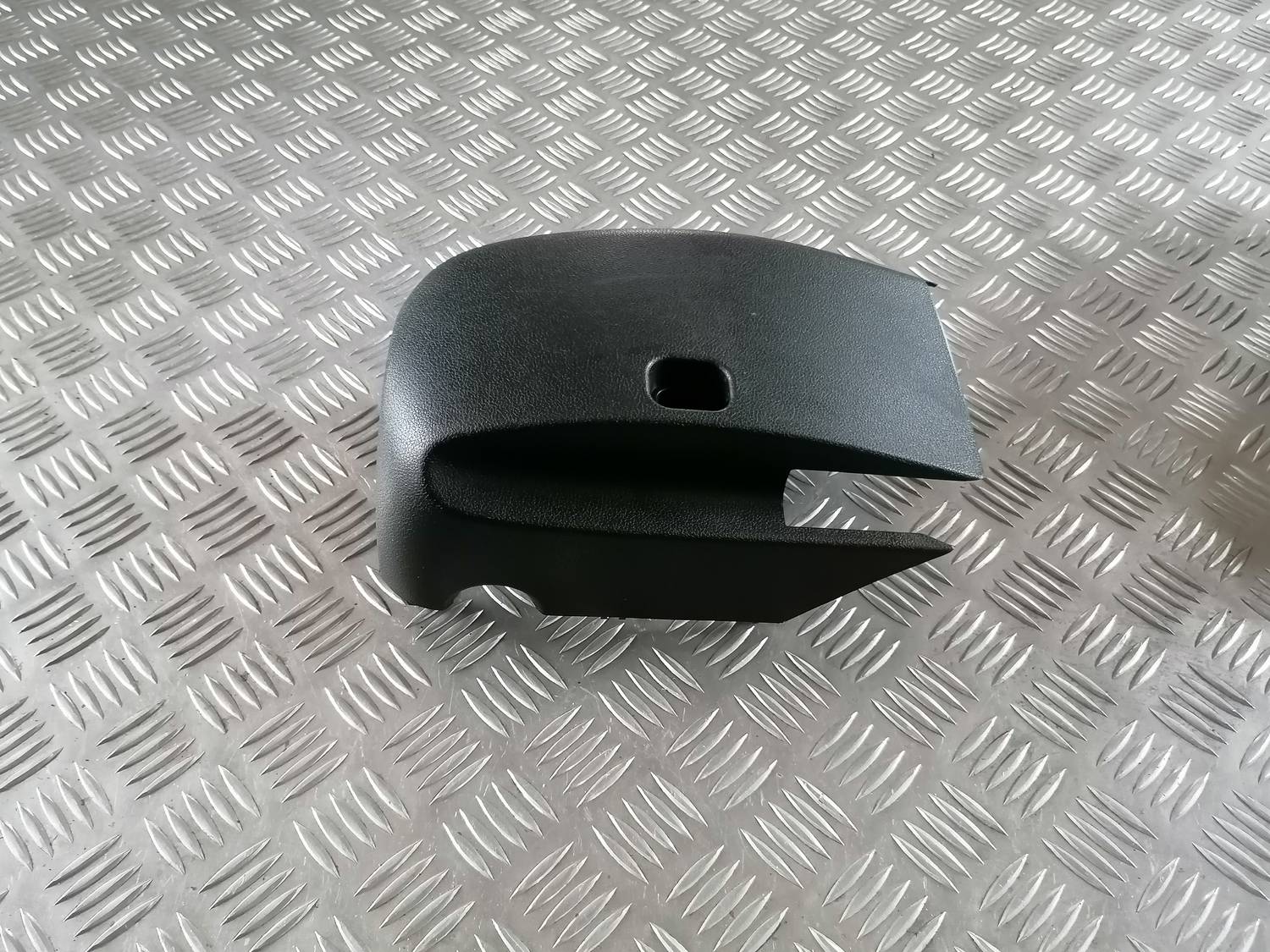 Stūres statnes putekļu aizsargs (salonā) priekš VW CRAFTER 2018 2 Stūres statnes putekļu aizsargs (salonā) priekš VW CRAFTER 2018