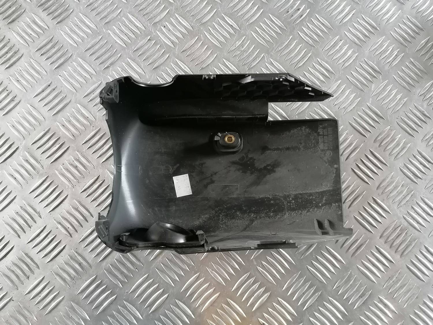 Stūres statnes putekļu aizsargs (salonā) priekš VW CRAFTER 2018 4 Stūres statnes putekļu aizsargs (salonā) priekš VW CRAFTER 2018