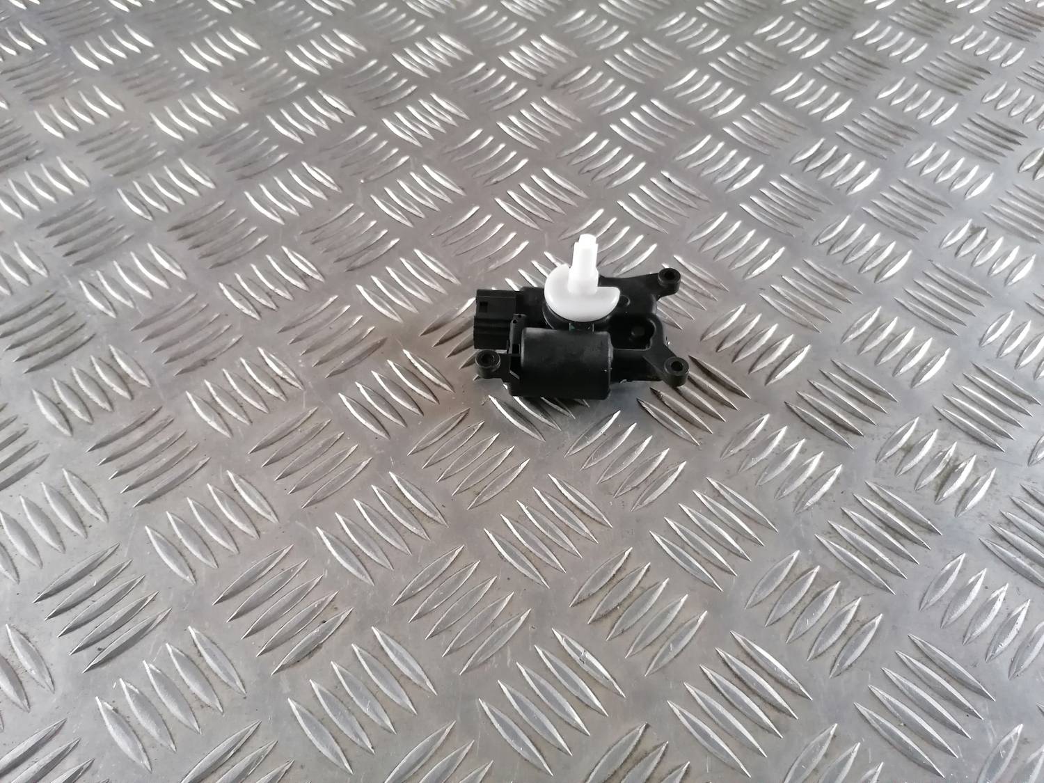 Apsildes sistēmas aktuators priekš VW CRAFTER 2018