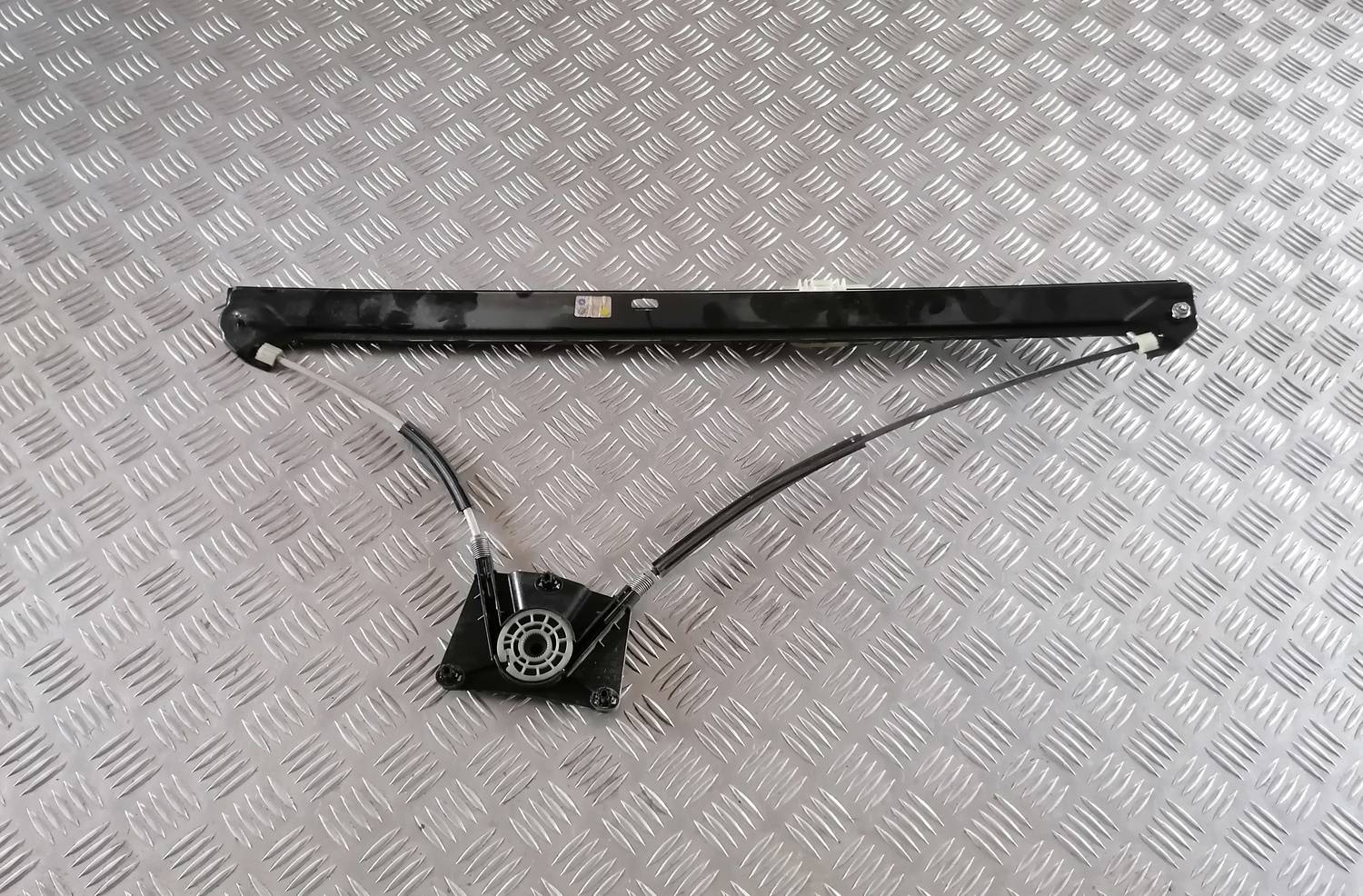 Stikla pacelšanas mehānisms priekšējais kreisais priekš VW CRAFTER 2018 2 Stikla pacelšanas mehānisms priekšējais kreisais priekš VW CRAFTER 2018