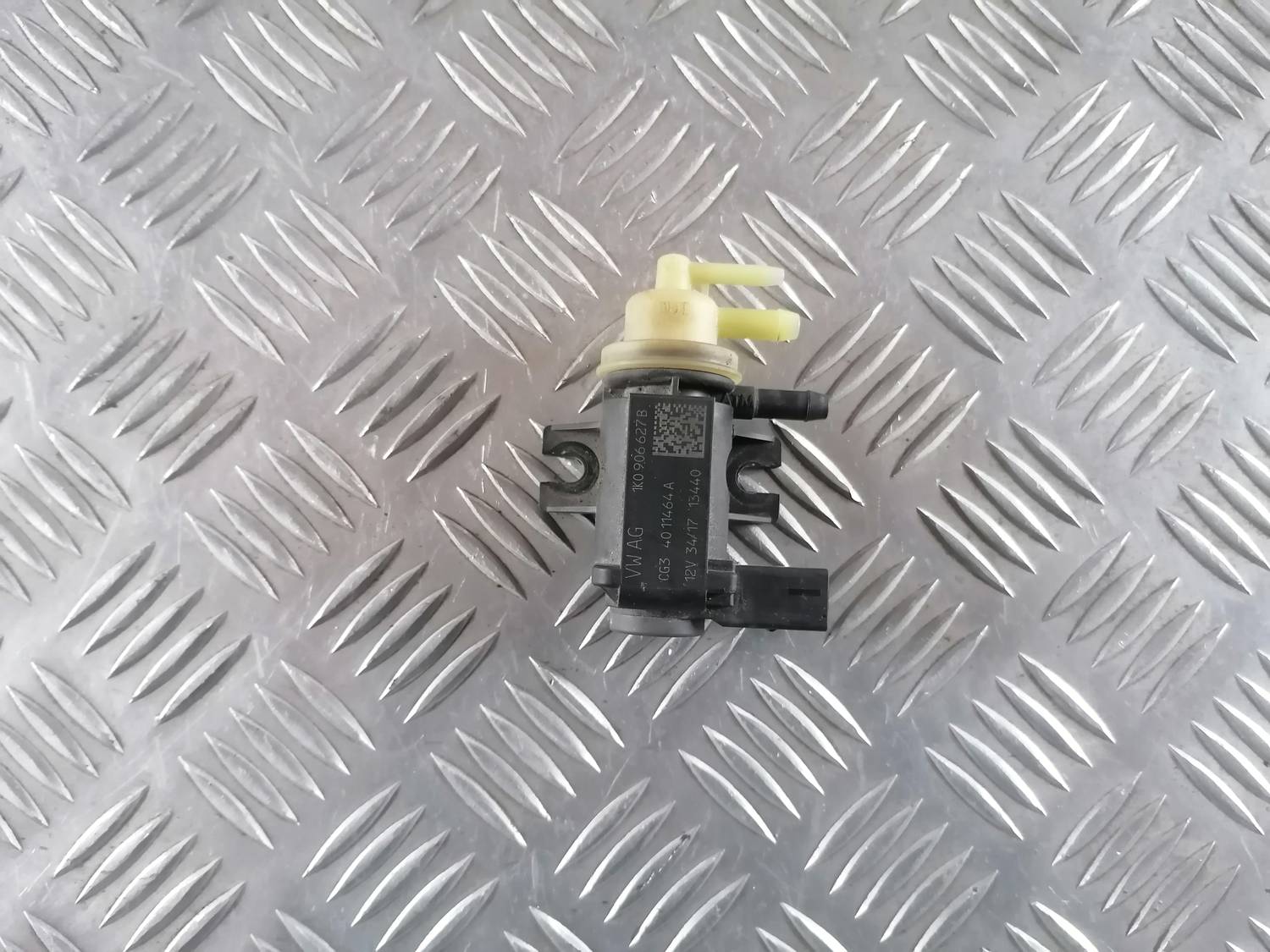 Solenoīda vakuuma vārsts priekš VW CRAFTER 2018 2 Solenoīda vakuuma vārsts priekš VW CRAFTER 2018