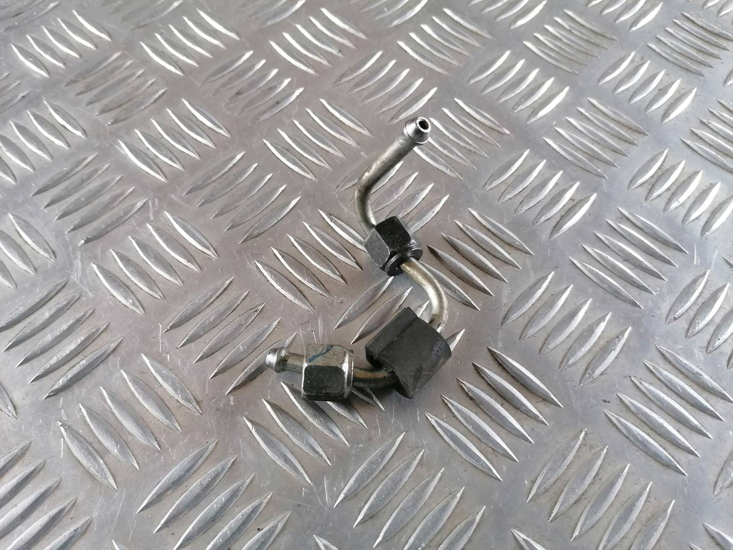 Degvielas caurule priekš VW CRAFTER 2018 2 Degvielas caurule priekš VW CRAFTER 2018