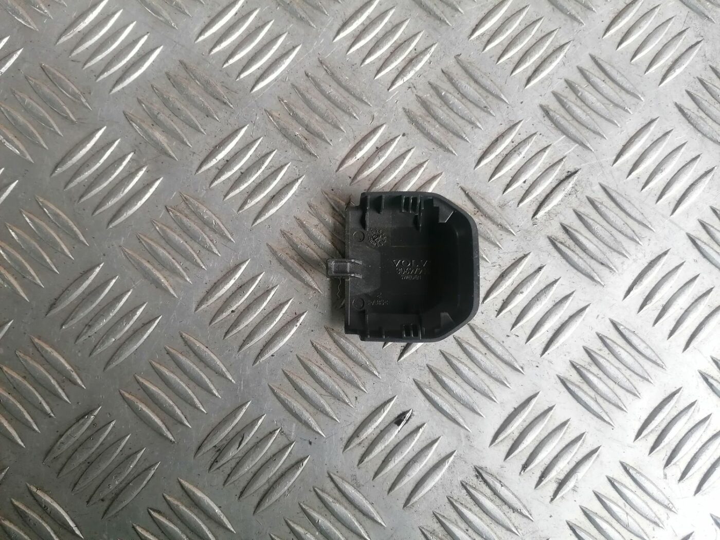 Priekšējā labā sēdekļa sliežu apdare priekš VOLVO V70 2009