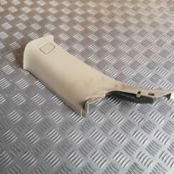 Aizmugurējas salona statnes apdare priekš VOLVO V70 2009