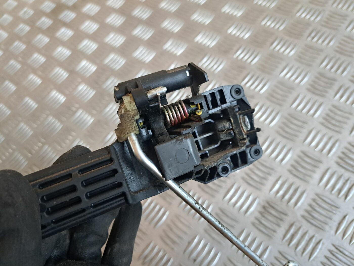 Bagažnieka vāka rokturis priekš TOYOTA RAV 4 2006 4 Bagažnieka vāka rokturis priekš TOYOTA RAV 4 2006