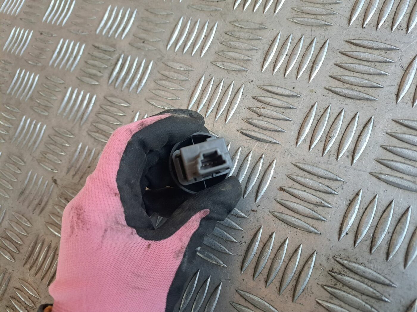 Trauksmes poga priekš TOYOTA RAV 4 2006 6 Trauksmes poga priekš TOYOTA RAV 4 2006