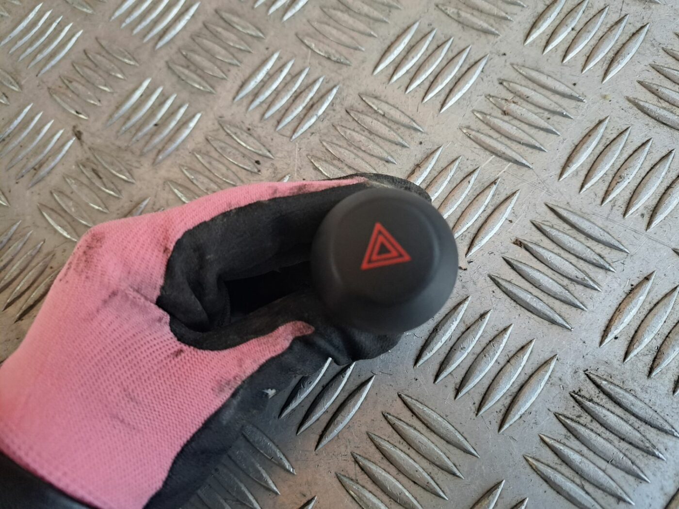 Trauksmes poga priekš TOYOTA RAV 4 2006 3 Trauksmes poga priekš TOYOTA RAV 4 2006