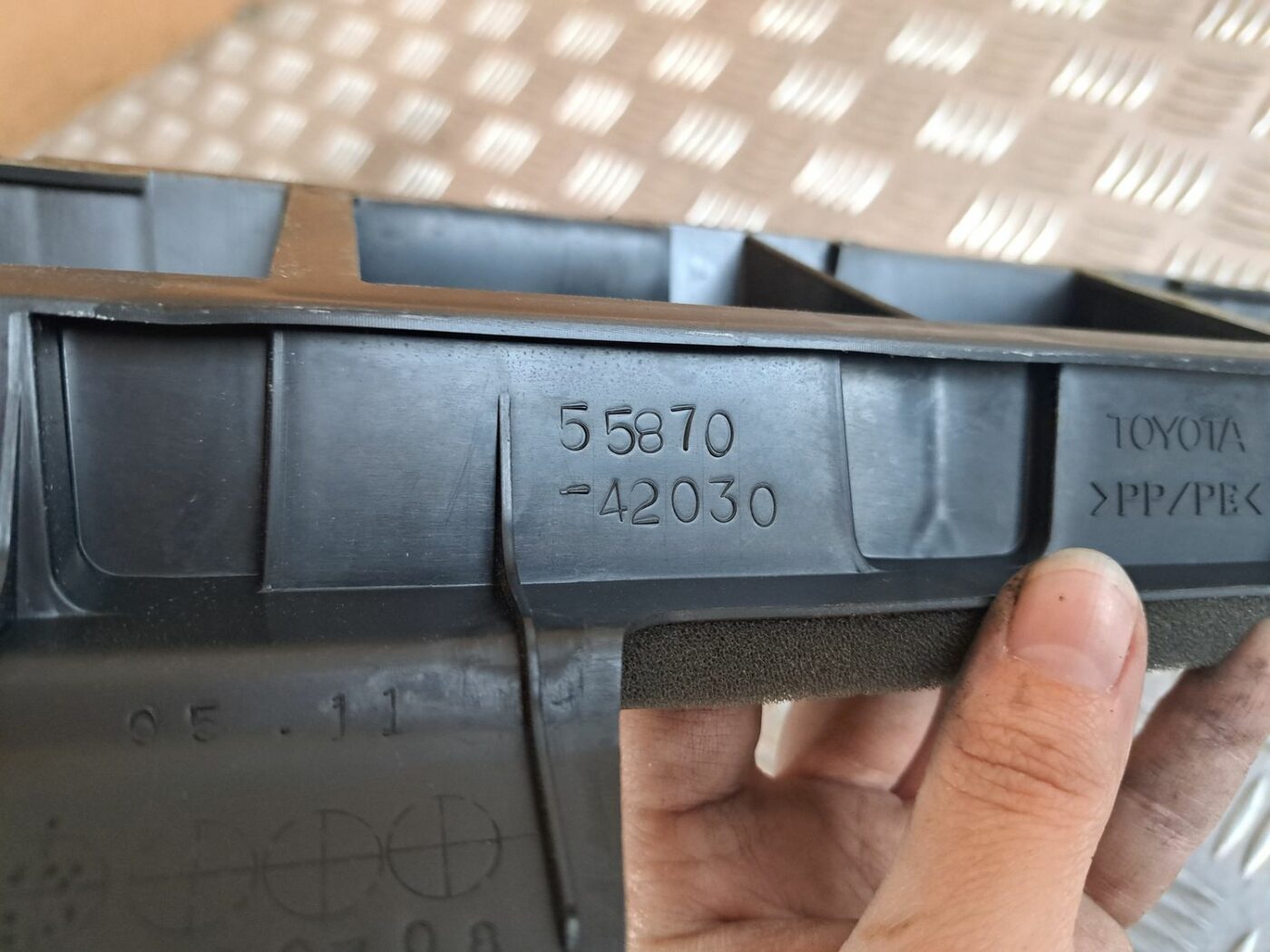 Salona gaisa vads priekš TOYOTA RAV 4 2006 5 Salona gaisa vads priekš TOYOTA RAV 4 2006