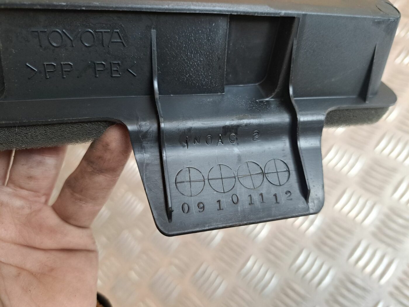 Salona gaisa vads priekš TOYOTA RAV 4 2006 3 Salona gaisa vads priekš TOYOTA RAV 4 2006