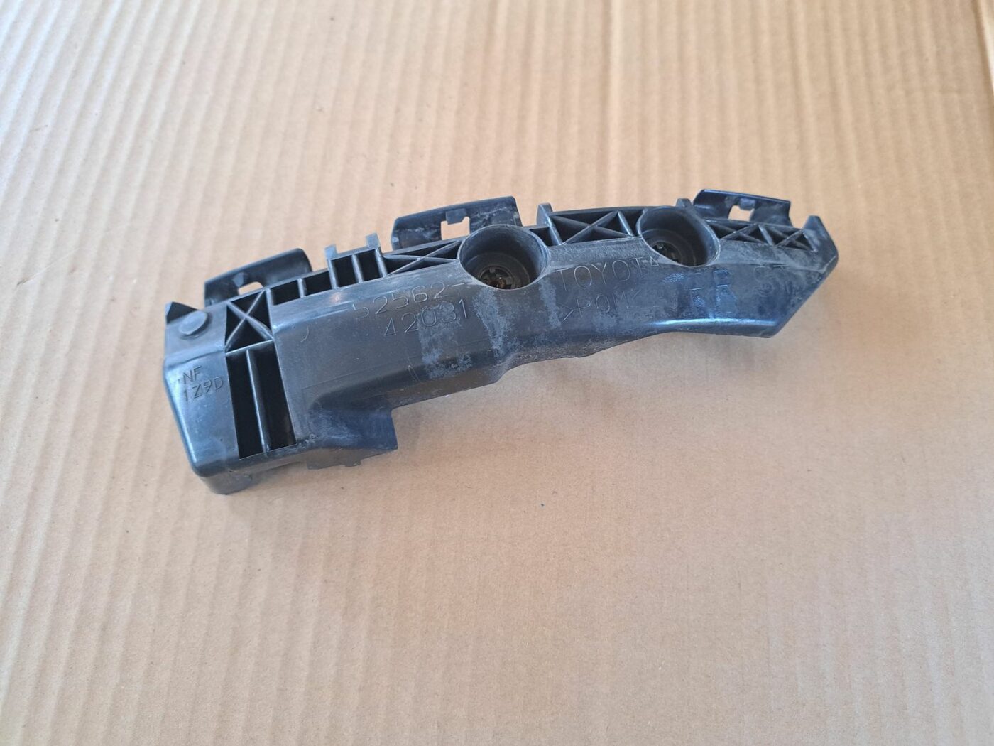 Aizmugurēja bufera kronšteins priekš TOYOTA RAV 4 2006