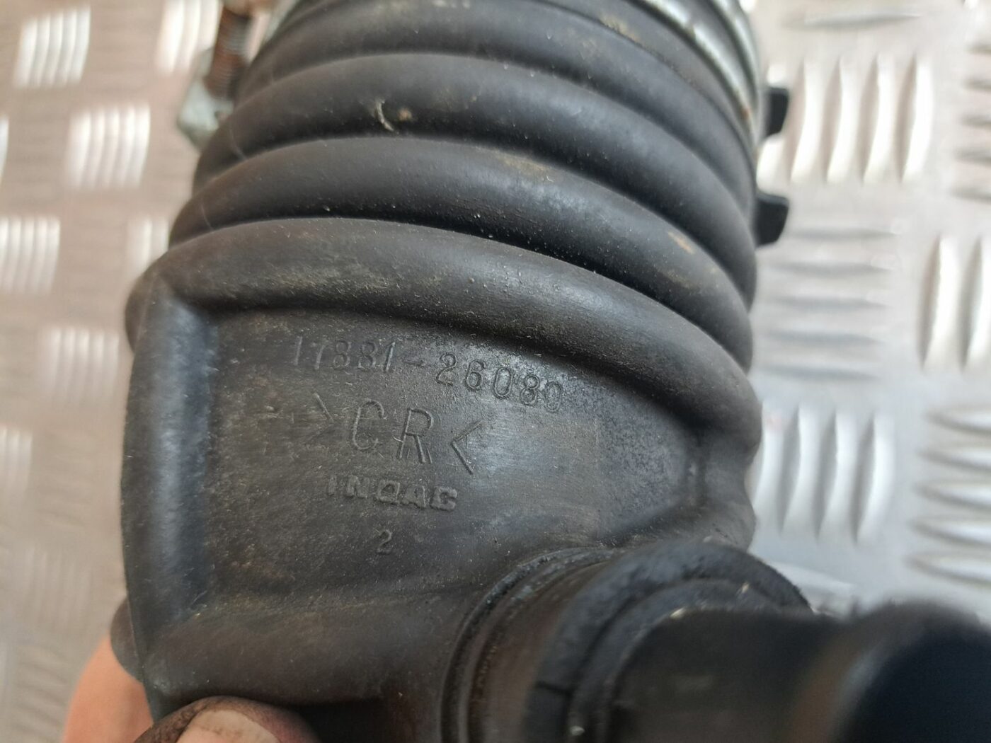 Gaisa ieplūdes šļūtene priekš TOYOTA RAV 4 2006 2 Gaisa ieplūdes šļūtene priekš TOYOTA RAV 4 2006