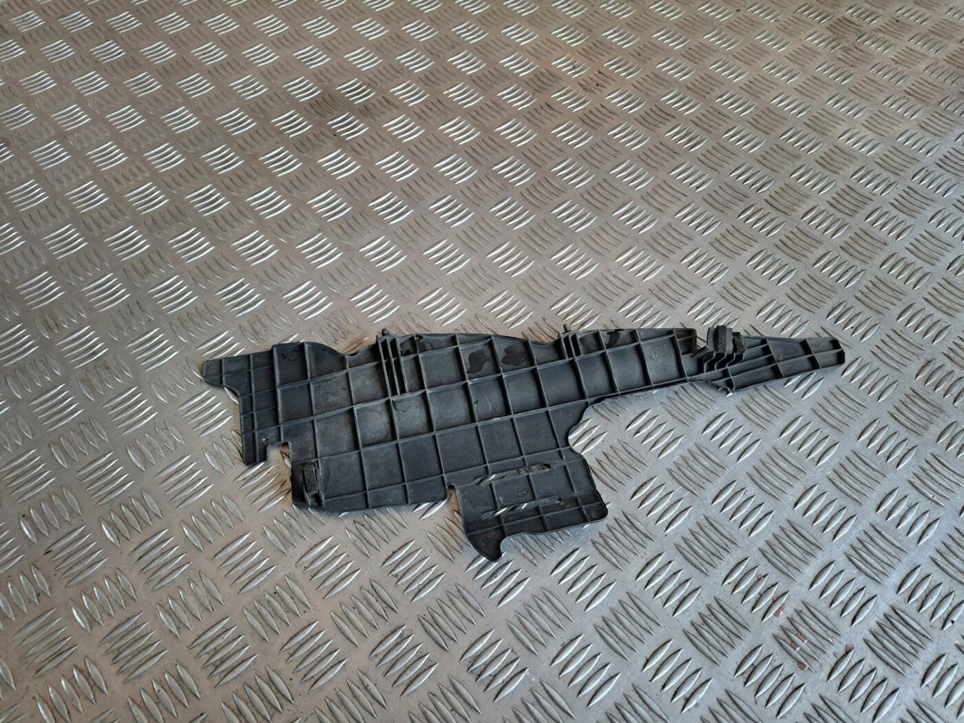 Ieplūdes gaisa deflektors, pa kreisi priekš TOYOTA RAV 4 2006 2 Ieplūdes gaisa deflektors, pa kreisi priekš TOYOTA RAV 4 2006