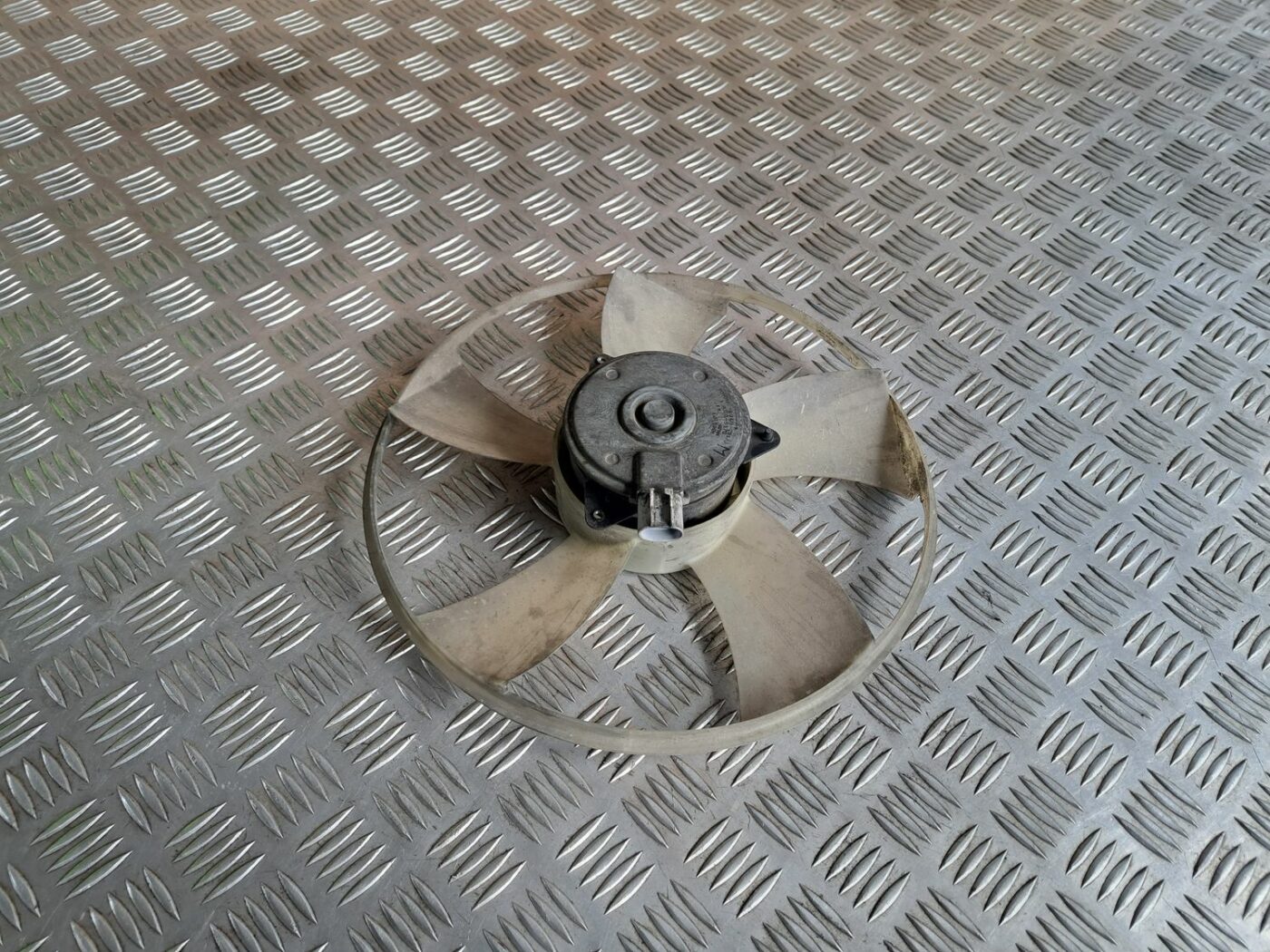 Dzesēšanas radiatora ventilators priekš TOYOTA RAV 4 2006 2 Dzesēšanas radiatora ventilators priekš TOYOTA RAV 4 2006