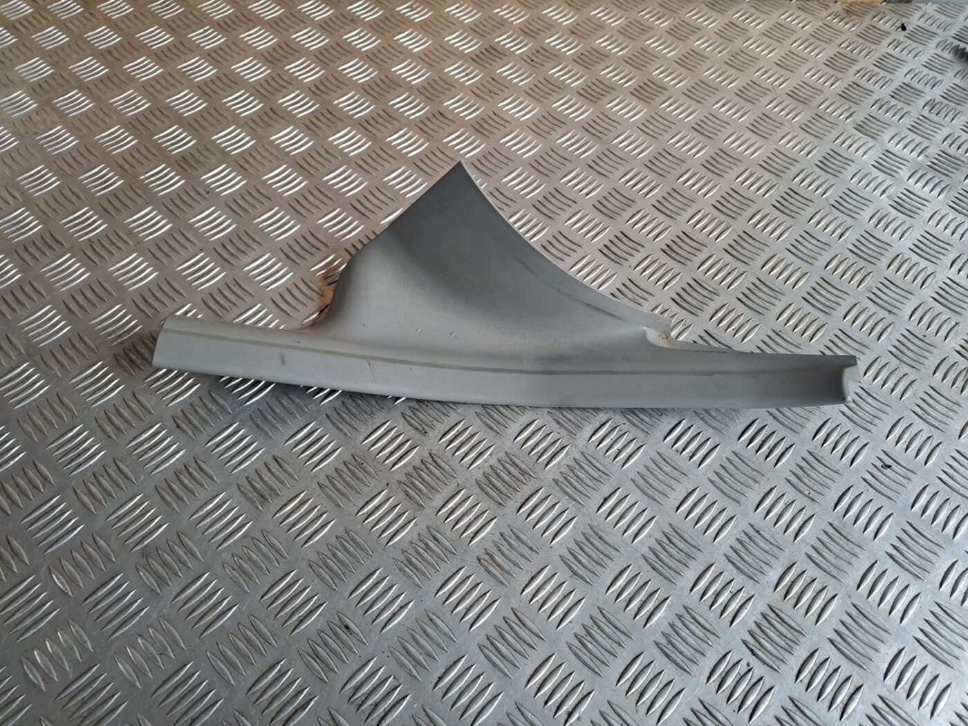 Sliekšņa aizmugurēja kreisa uzlika (salonā) priekš BMW 525 E60 2004 BLACK 1 Sliekšņa aizmugurēja kreisa uzlika (salonā) priekš BMW 525 E60 2004 BLACK