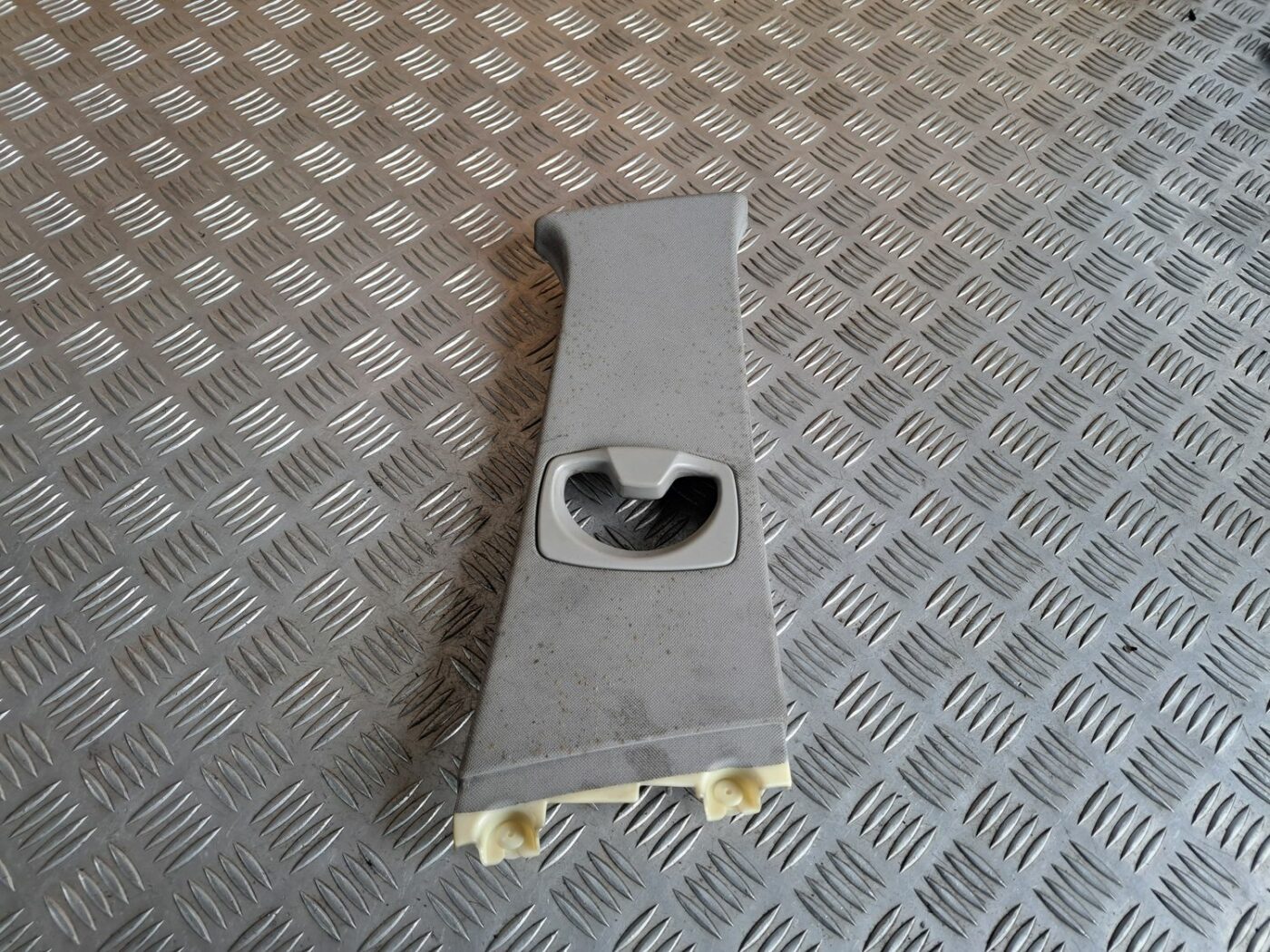 Vidējas salona statnes apdare priekš BMW 525 E60 2004 BLACK 1 Vidējas salona statnes apdare priekš BMW 525 E60 2004 BLACK