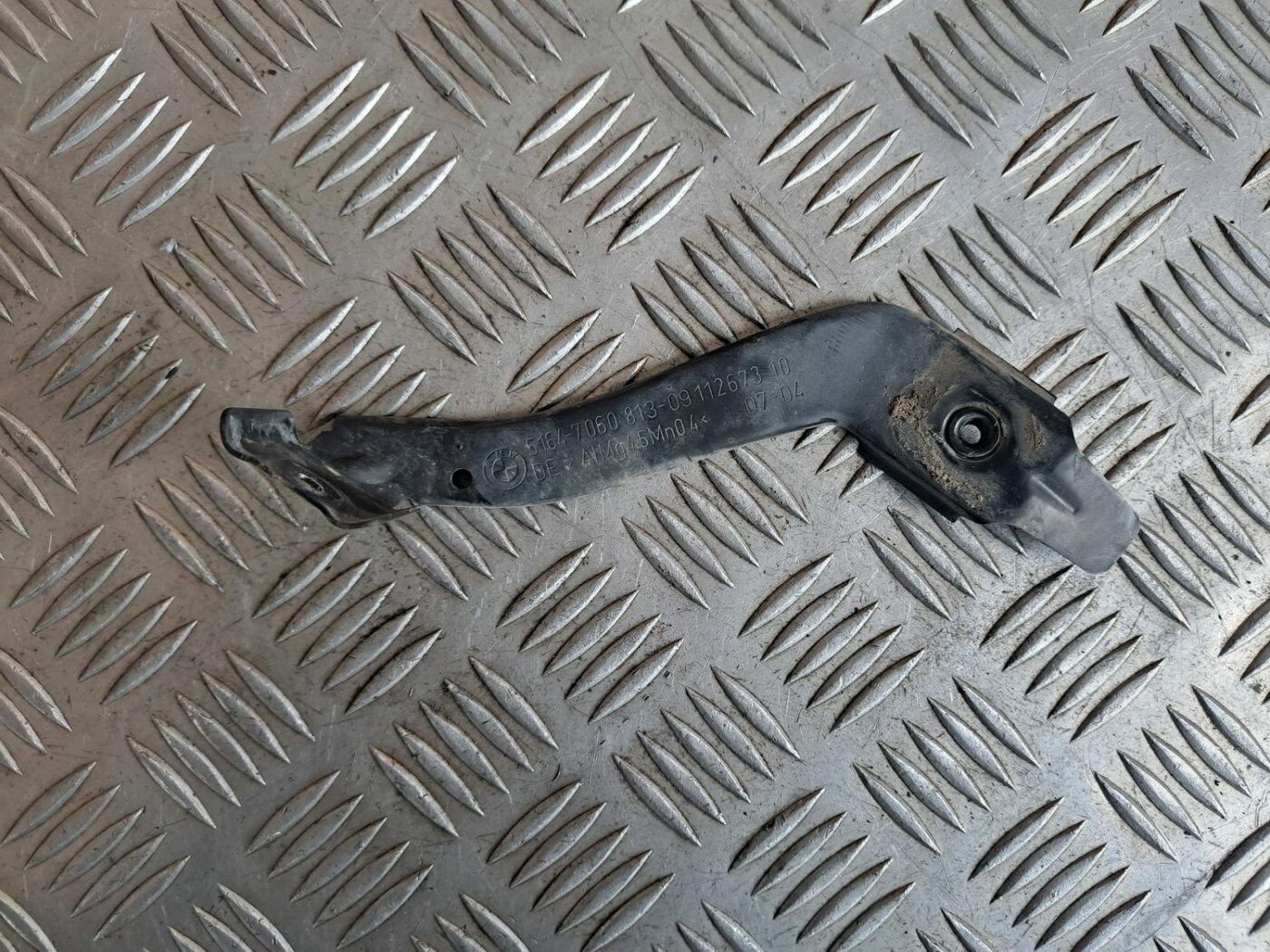 Priekšējā spārna un bufera stiprinājums priekš BMW 525 E60 2004 BLACK 2 Priekšējā spārna un bufera stiprinājums priekš BMW 525 E60 2004 BLACK