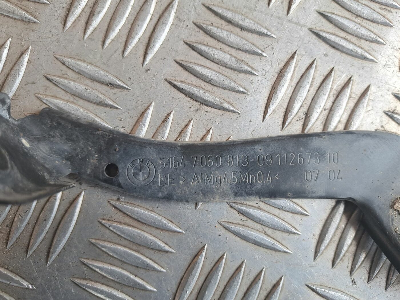 Priekšējā spārna un bufera stiprinājums priekš BMW 525 E60 2004 BLACK 3 Priekšējā spārna un bufera stiprinājums priekš BMW 525 E60 2004 BLACK